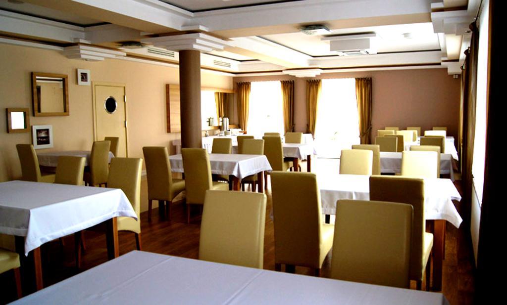 Bed and Breakfast Adamar Jastrzębia Góra Exterior foto